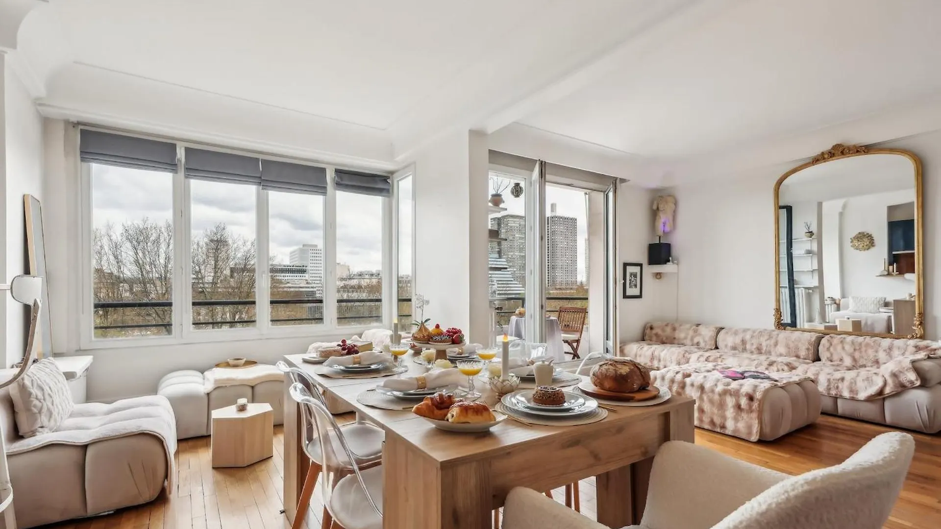 The Eiffel Tower And Seine Views With Balcony - Cityapartmentstay Paris Apartment