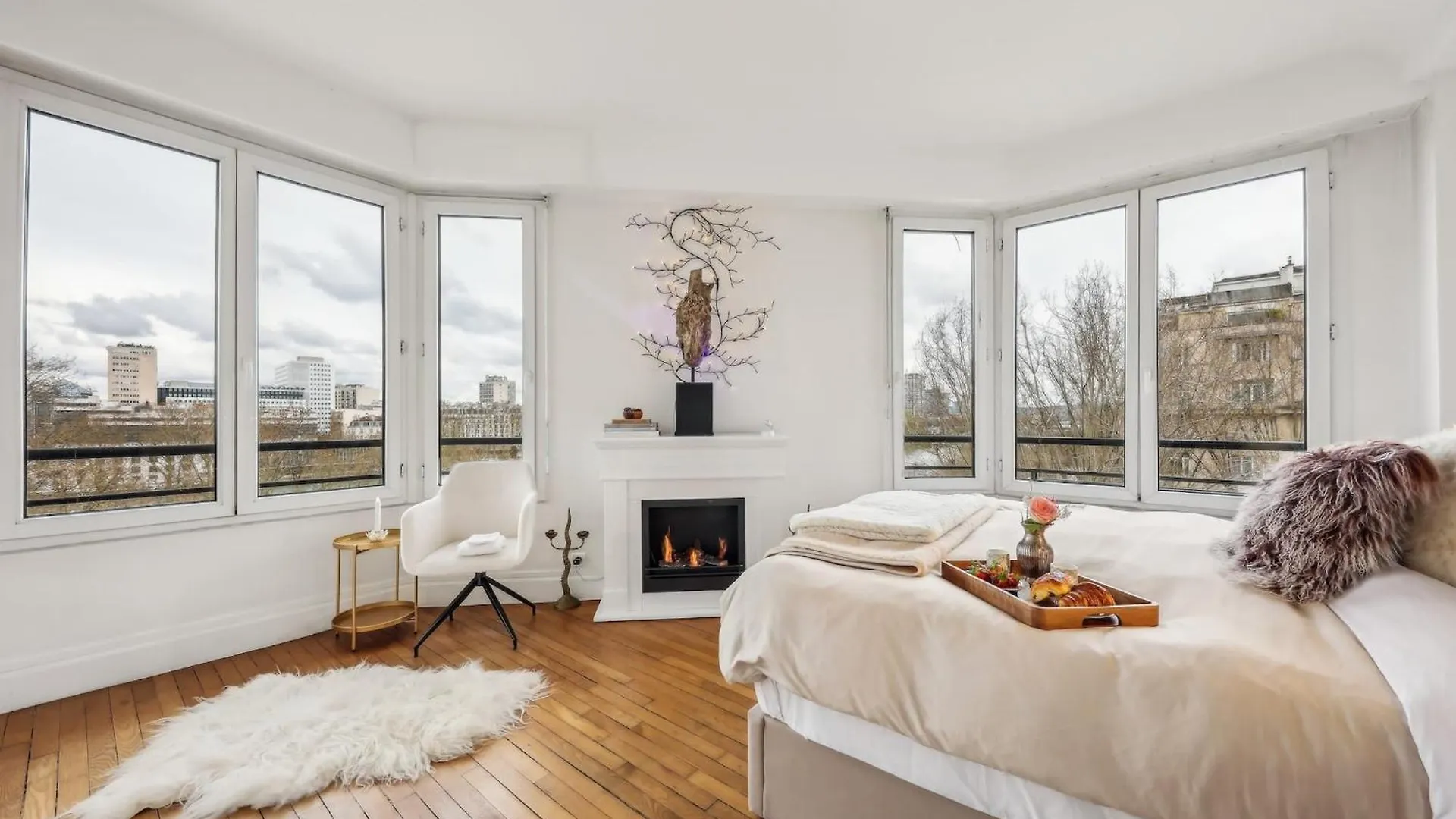 The Eiffel Tower And Seine Views With Balcony - Cityapartmentstay Paris