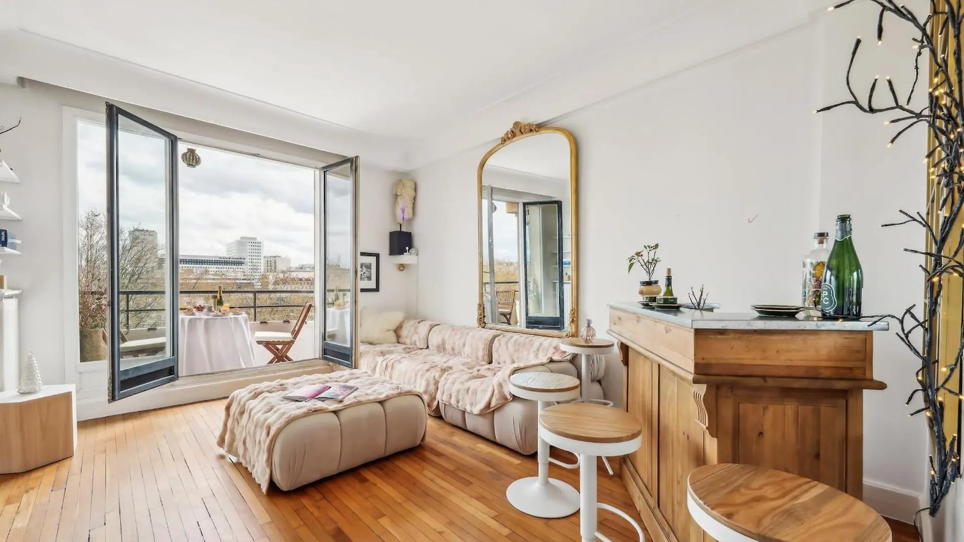 The Eiffel Tower And Seine Views With Balcony - Cityapartmentstay Paris