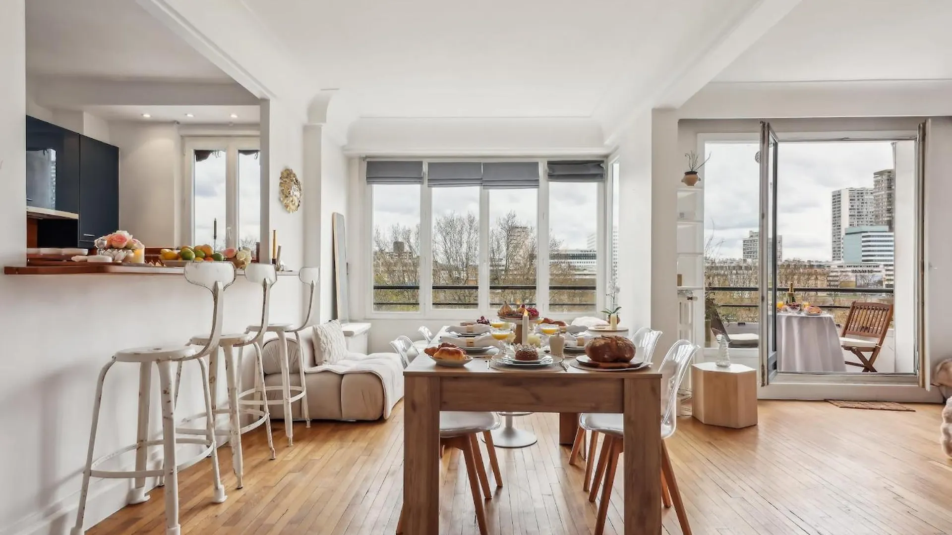 Apartment The Eiffel Tower And Seine Views With Balcony - Cityapartmentstay Paris