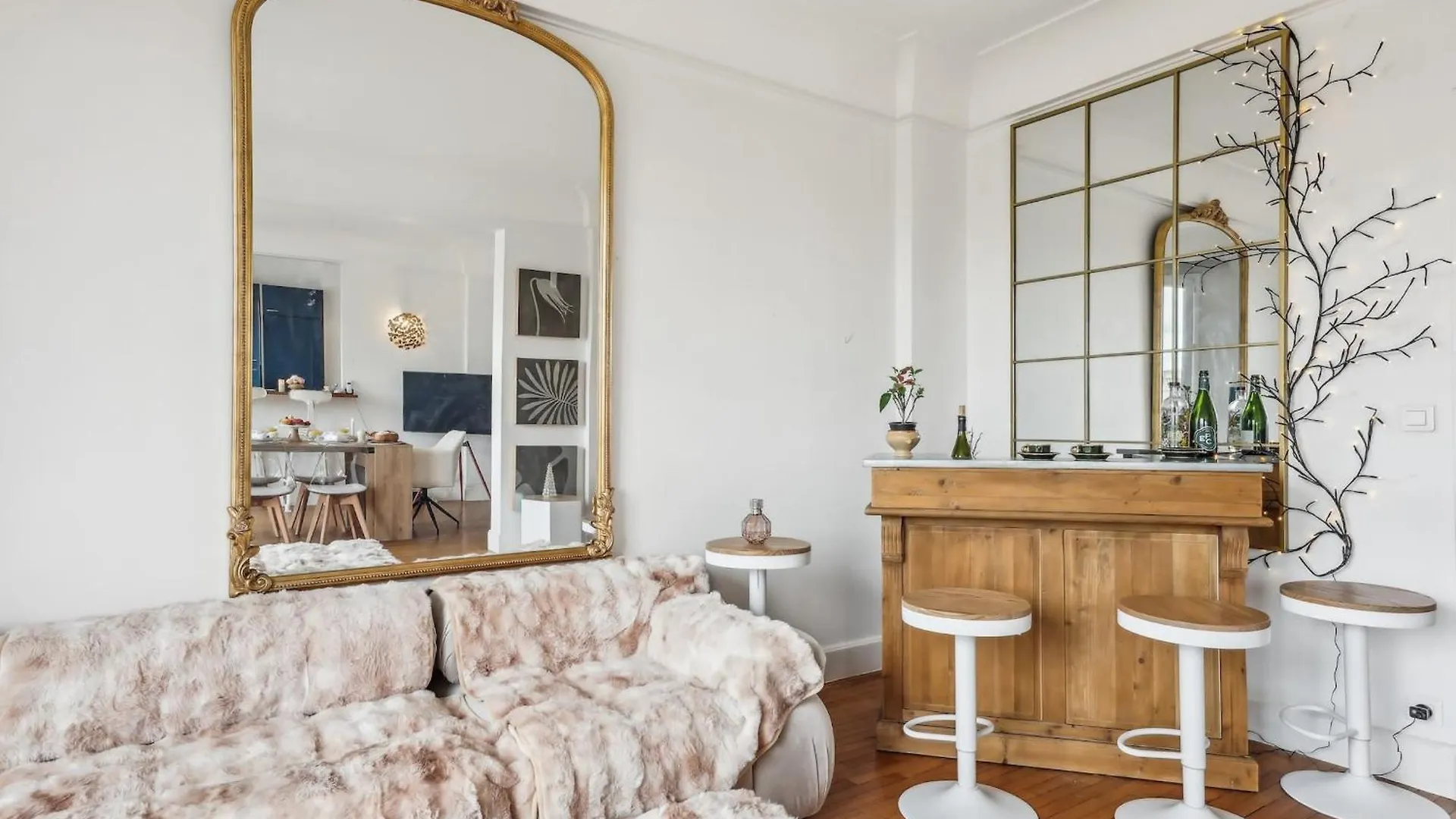 The Eiffel Tower And Seine Views With Balcony - Cityapartmentstay Paris Apartment