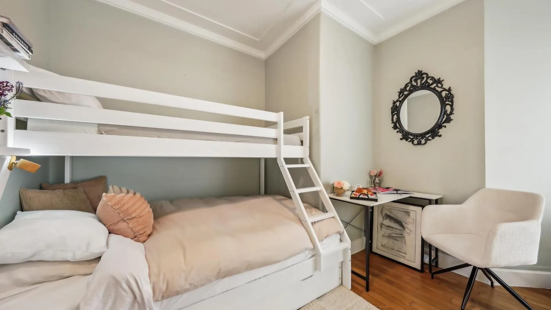 Apartment The Eiffel Tower And Seine Views With Balcony - Cityapartmentstay Paris France