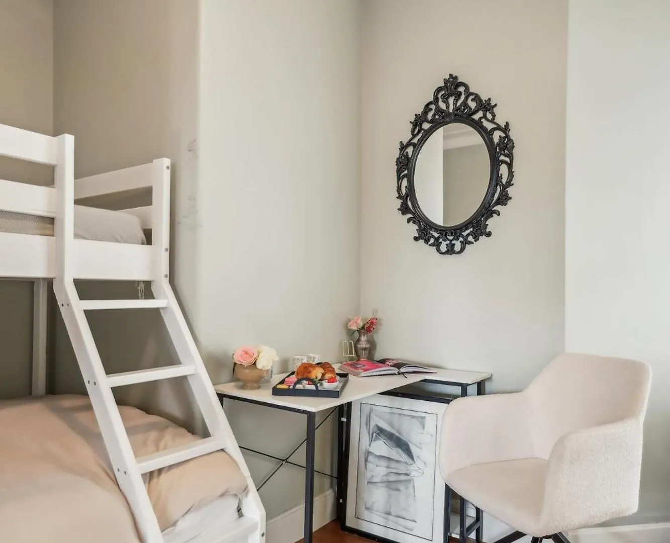 The Eiffel Tower And Seine Views With Balcony - Cityapartmentstay Paris 0*,  France