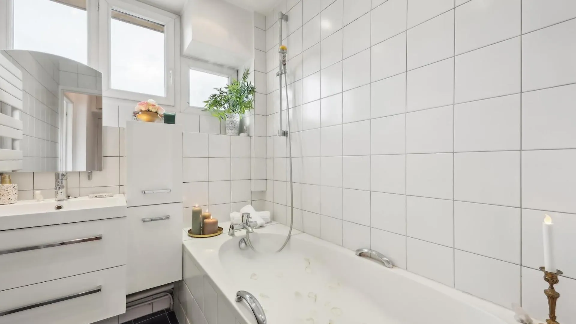 Apartment The Eiffel Tower And Seine Views With Balcony - Cityapartmentstay Paris France