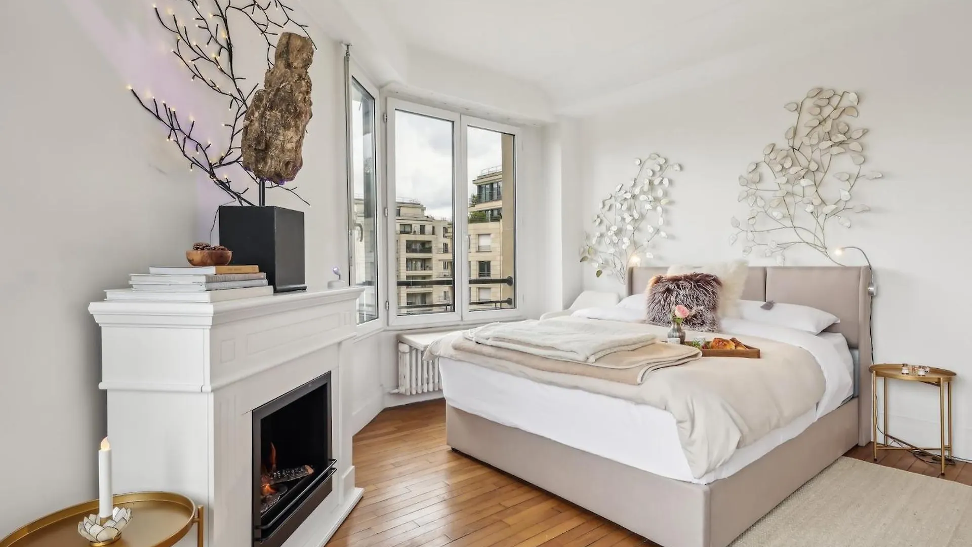 The Eiffel Tower And Seine Views With Balcony - Cityapartmentstay Paris France